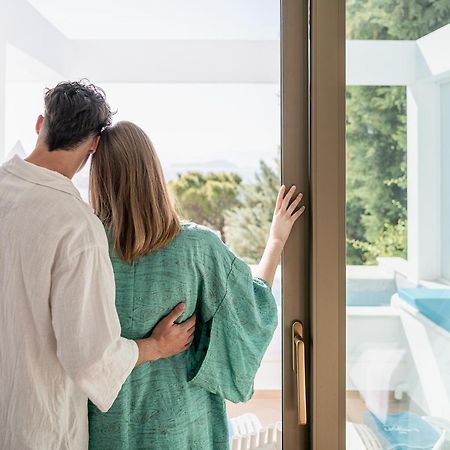 Lagon Life Spirit Boutique Hotel - Adults Only Chania  ภายนอก รูปภาพ A couple standing in front of a window